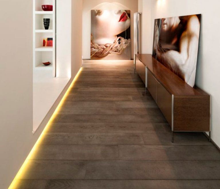 Baseboard lighting